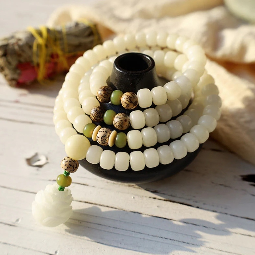 Elegant Beaded Bracelet with White and Green Accents